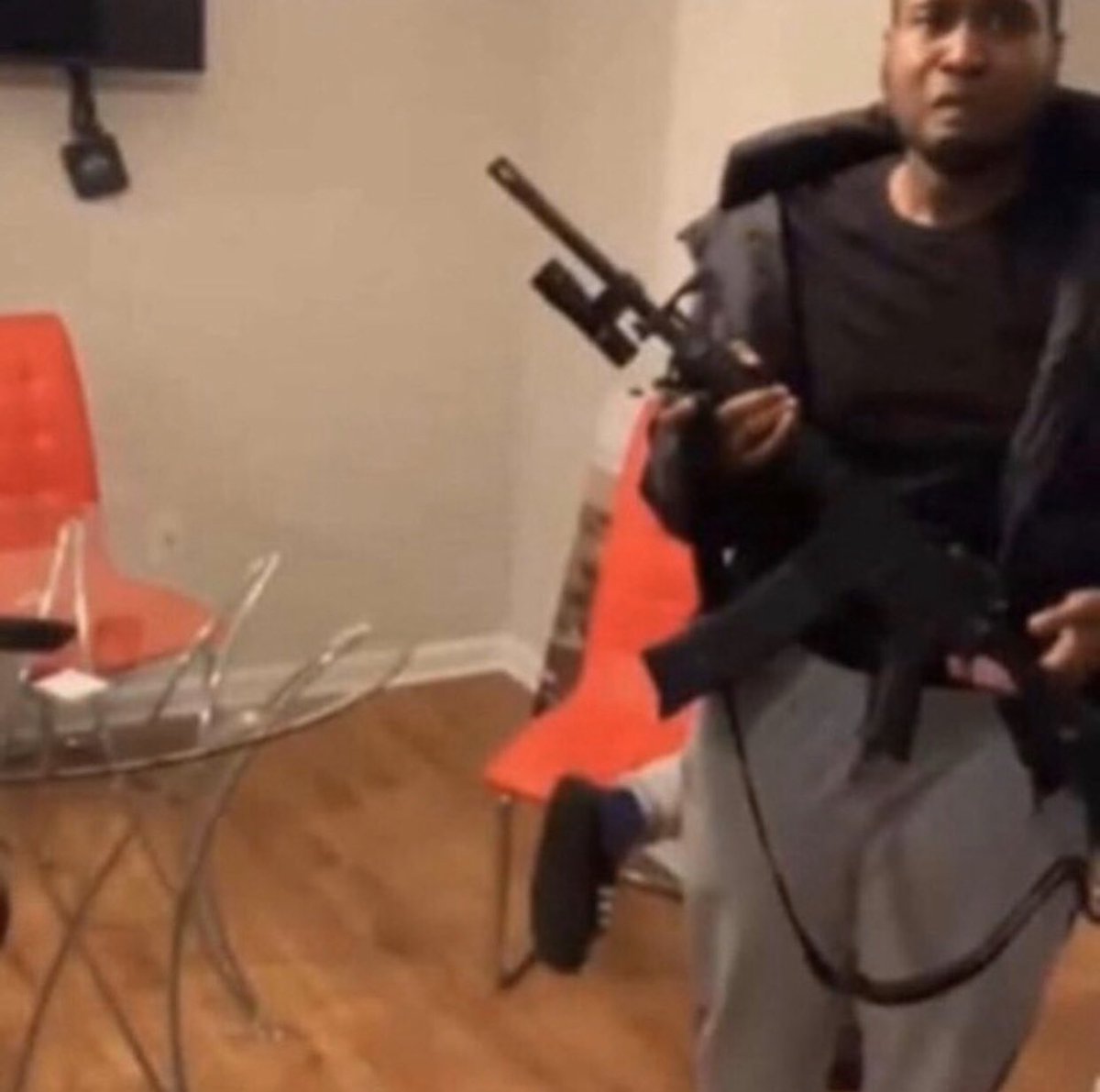 k8ndall's tweet photo. How niggas gone be when they get drafted to the war😂 #WWIII https://t.co/Kpq6kuBAGl