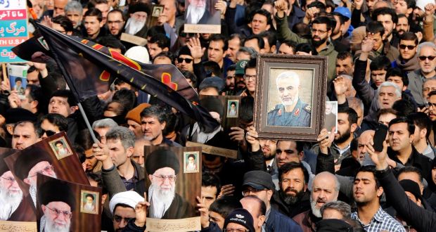 jmkarg's tweet photo. Hay una frase impactante de Suleimani hace un año y medio. 

"Señor Trump, se lo digo, sepa que estamos cerca de usted en ese lugar en el que usted no se imagina que estamos. Usted empezará la guerra, pero seremos nosotros los que la terminaremos".

Leerla hoy toma otro sentido. https://t.co/Ff9Ws36wzM