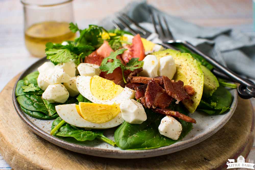 #ad Savory Breakfast Salad is loaded with veggies and <a href="/rhodesbread/">Rhodes Bake-N-Serv</a> AnyTime Cinnamon Rolls add just the right amount of balance to my day! #frozendough #salad #breakfast bit.ly/37xq7Wb