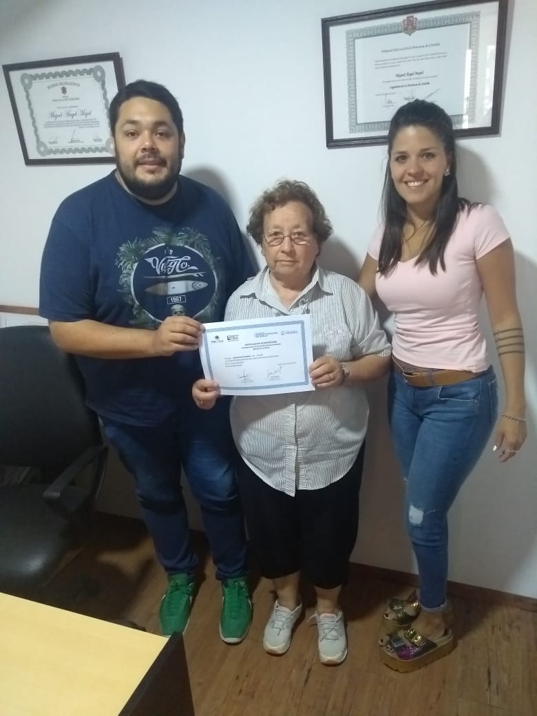 PikiMajul's tweet photo. Mati Bartolucci entregó créditos del #BancoDeLaGente del @EmpleoYFliaCBA en #IslaVerde y en mi Oficina Legislativa Sur del #departamentoMarcosJuárez de #AriasCba. https://t.co/cmy5WQtK7P
