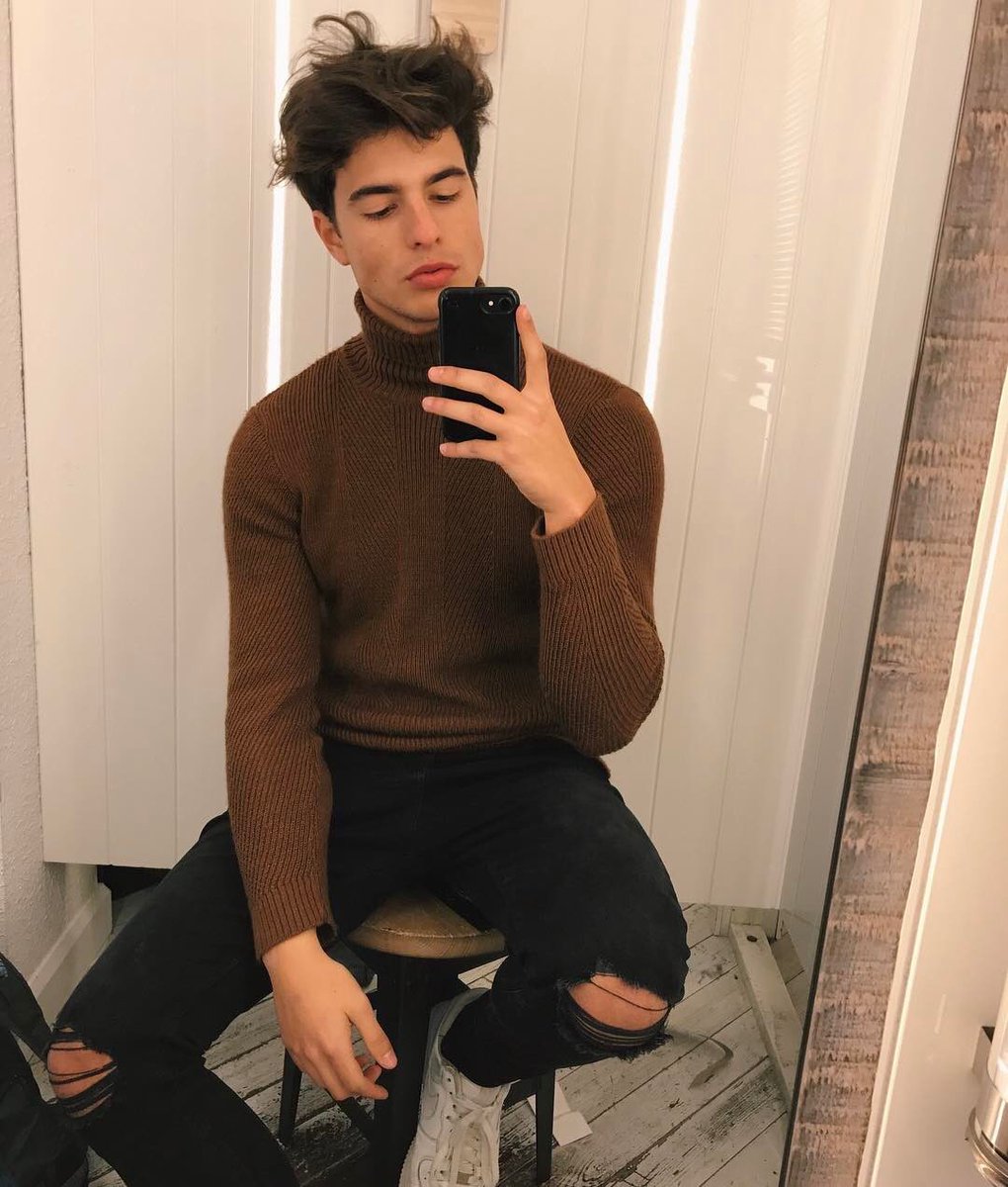 doacid's tweet photo. tiesi ta, saving the turtles by wearing a turtleneck https://t.co/efzQee93sa