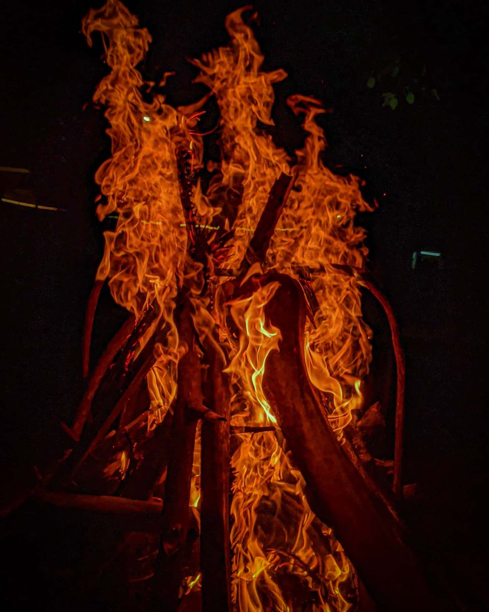 JustManoor's tweet photo. a year back... while I wanted the fire in you bring brightness for everyone around you... my fire is going to burn everything around me 🤬
#fireinyou #brightness #forsomeone #lightforsomeone #fire #light #myfire #fireinme #burneverything #inspire #bethechange #bethechange https://t.co/RNIciSnVD8