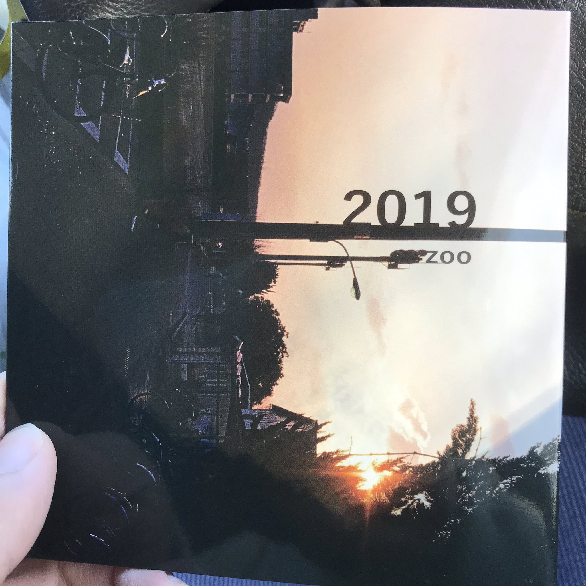 深谷 Zooの新しい音源昨日から聴いてる めちゃくちゃいいな 19という曲の くるりを聴いてジンジャーエールを飲めばいい ナンバーガールを聴いてジャズマスターに憧れればいい って歌詞最高だ 今年も一緒にやりたいな T Co 5nol1gkjbn