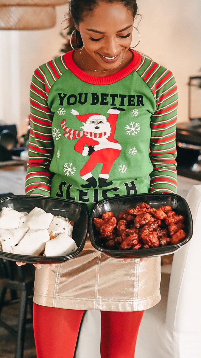 Find you a man who begs to have an Ugly sweater Christmas party and wears a women's sweater 😂⠀
This Holiday season we went with <a href="/Applebees/">Applebee's Grill + Bar</a> catering to help us out! Although the holidays are over, it’s still perfect for parties. 
You can order in 2 hours!! ! #ad #applebees