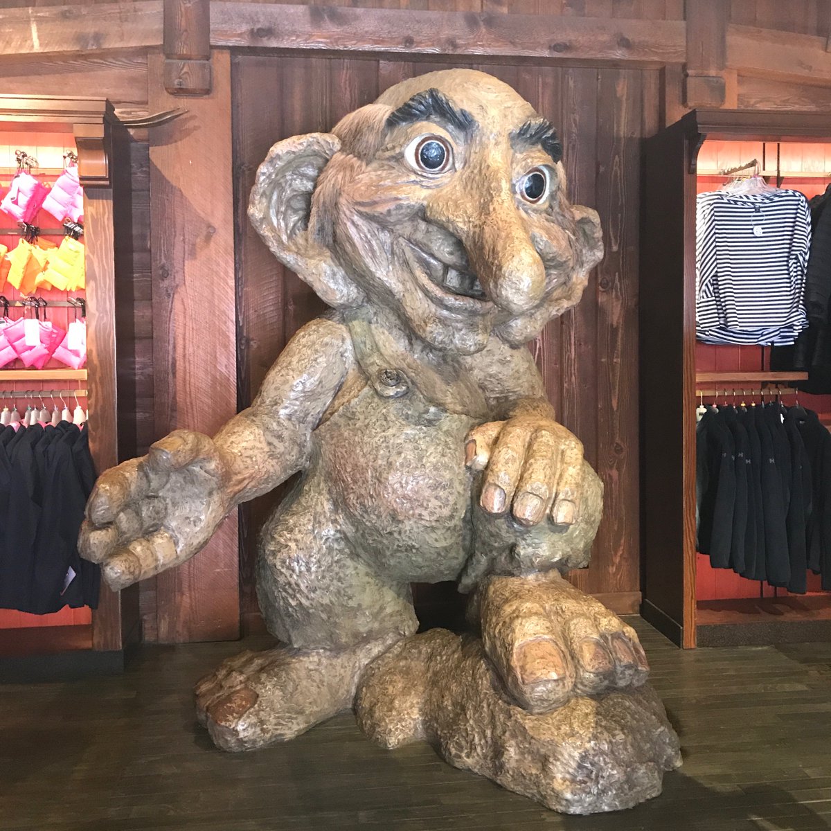 AAGTravel's tweet photo. Happy faces all around on this first Friday of 2020! #norway #disney #travel #waltdisneyworld #adventure #friday #newyear https://t.co/TBBkwKQ9bH
