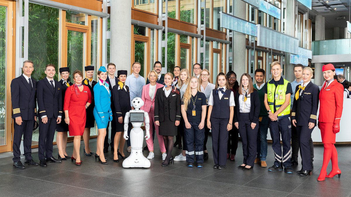 lufthansaNews's tweet photo. Die #LHGroup plant 2020 mehr als 4.500 Neueinstellungen in ihren Heimatmärkten. „Auch in diesem Jahr werden wir um engagierte Talente auf dem Arbeitsmarkt werben“, sagt HR-Vorstand Michael Niggemann. #JoinLufthansaGroup @BeLufthansa https://t.co/oM8Wwtvw1Q https://t.co/LNExAS9Gmd