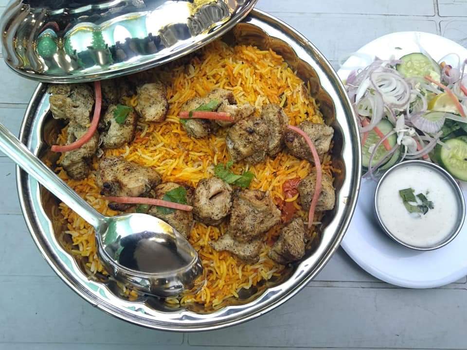 khappapk's tweet photo. MALAI BOTI BIRYANI 😍😍
Location : Karachi university chemistry canteen.
Courtesy Ghina Sohail
#FridayThoughts #FridayVibes #FridayFeeling #KhappaPK https://t.co/LjPAr3hKNk