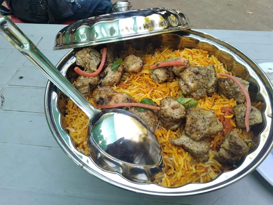 khappapk's tweet photo. MALAI BOTI BIRYANI 😍😍
Location : Karachi university chemistry canteen.
Courtesy Ghina Sohail
#FridayThoughts #FridayVibes #FridayFeeling #KhappaPK https://t.co/LjPAr3hKNk