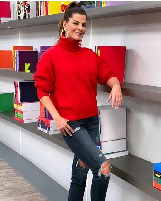 MagazineChipTV's tweet photo. Vota por @carocruzosorio nominada en la categoria "Presentadora Programa de Variedades y Entretenimiento Favorito" por @DiaaDiaCaracol en los #PremiosChipTV
...
Cada like (❤️) es un voto
Vota aqui:
https://t.co/3fiPXkTNE8 https://t.co/8D8hPmZPeo
