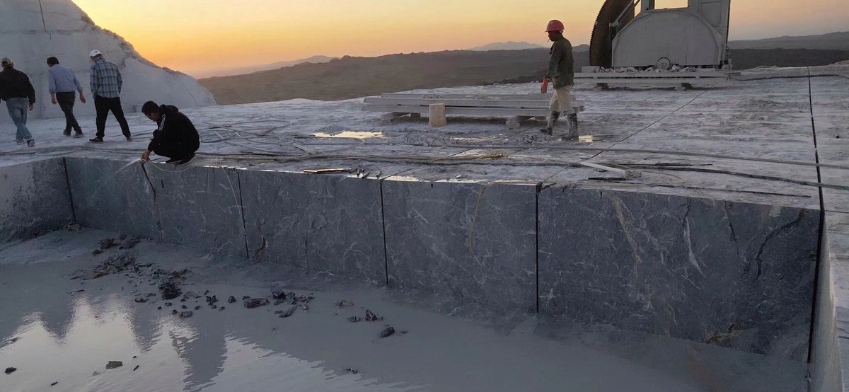 Angelia73177558's tweet photo. quarry👉blocks👉proceed👉slabs👉tiles ID：+8617605091969#travertine #marble #naturalstone #granite #mermer #stone #l #quarry #usenaturalstone #interiordesign #quartzite #architecture #limestone #ownquarry  #stonecollection #userochanatural #quartizecountertops https://t.co/BJu8jZB1x8