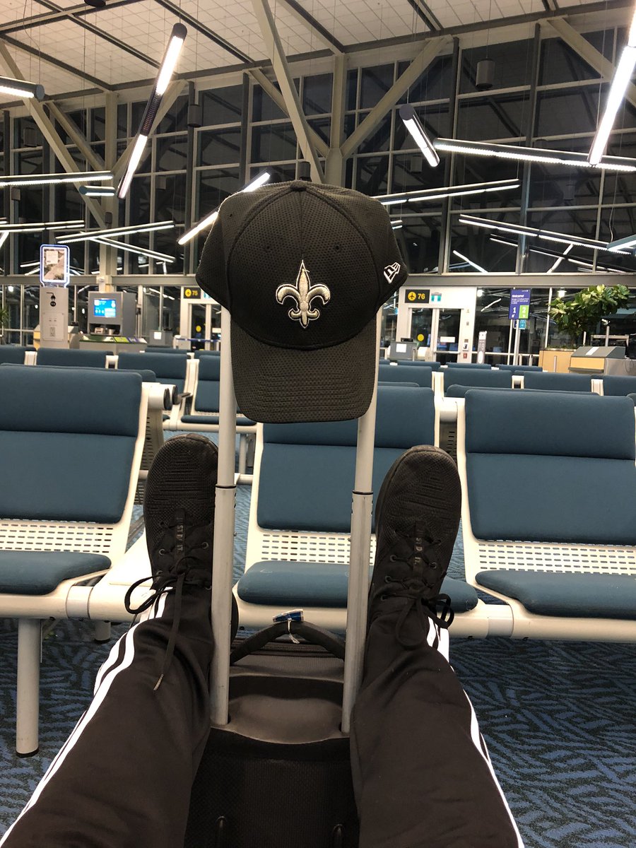 Only 2721.9 miles to go! @Saints @NFLCanada @yvrairport #BlackAndGoldFriday #WhoDat #GeauxSaints