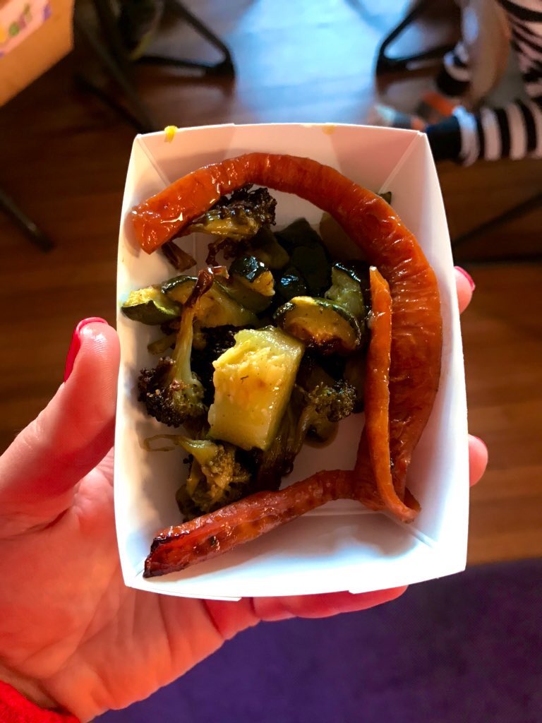 StaceyP1981's tweet photo. Can’t wait to get back into our #firstgrade classroom and start #cookingwithkids again! Here are a few pic from our 1st @imperfect_foods box. We #roastedvegetables and made a fresh limeade. Looking forward to box #2 on Monday! #firstgrade #handsonlearning https://t.co/TPIU2O5wjO
