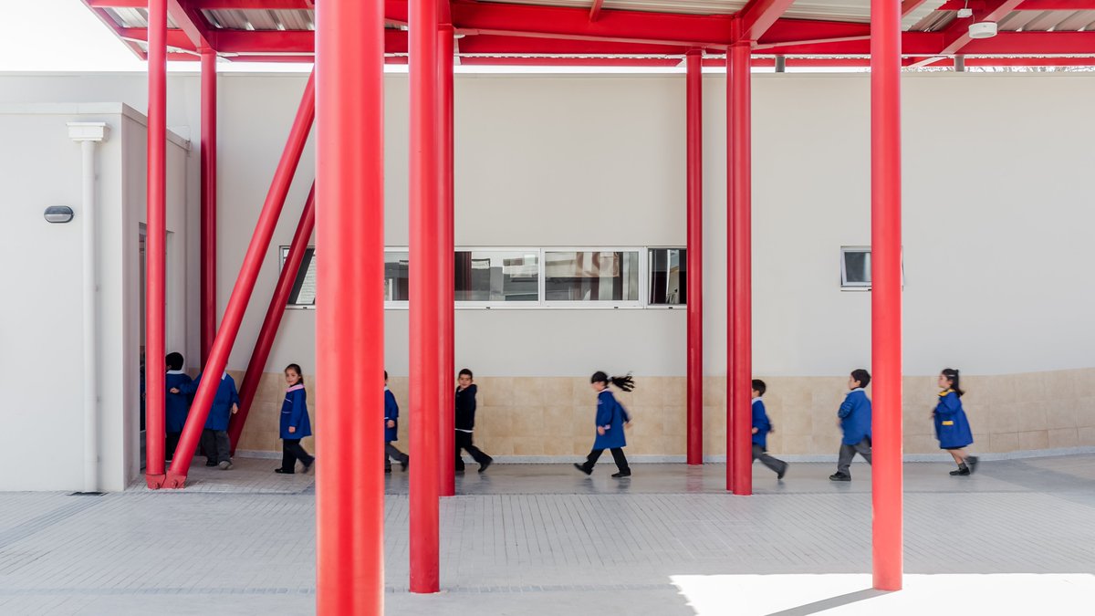 planarquitectos's tweet photo. La #escuela de #Pencahue es un #proyecto de #arquitecturapublica que diseñamos el 2012, esta ubicada en la #regiondelmaule y sigue siendo un aporte a la comunidad, mejorando la #infraestructura #educacional de la zona.
Mas imágenes en:  https://t.co/8hKCuU2HyO https://t.co/J2acw0Ulzb