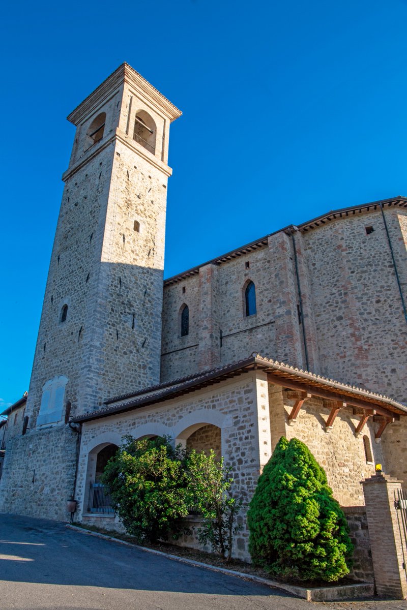 UmbriaTourism's tweet photo. La chiesa di S.Lorenzo a #Collazzone fu edificata tra XIX e XX sec. sul cassero del castello. La facciata si caratterizza per rosone e decorazioni in cotto. Pregevole la scultura lignea policroma del XIII sec. della Madonna con Bambino
https://t.co/ZpDmz60MHv
#umbriacuoreverde https://t.co/BxP9RZm4UI