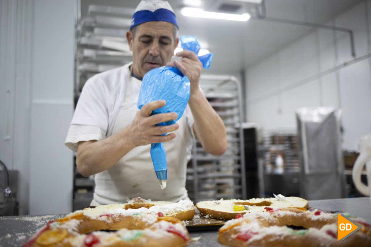 granadadigital's tweet photo. Un premio monetario escondido en los roscones de Reyes de 'Puerta Bernina'🍩👑💸

¿Quieres saber cuál es?👉https://t.co/5YZEeTQO1O 

@PuertaBernina https://t.co/nhRLl4SoeI
