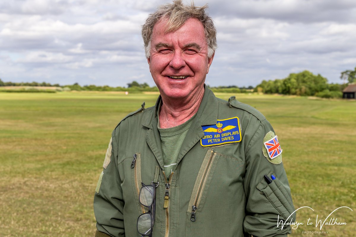 Great to meet Peter Davies of Gyro Air Displays <a href="/Autogyro007/">Gyro Air Displays</a> at the fence line for the @Shuttleworth_OW  July evening airshow #loveoldwarden #loveshuttleworth #autogyro #AvGeek