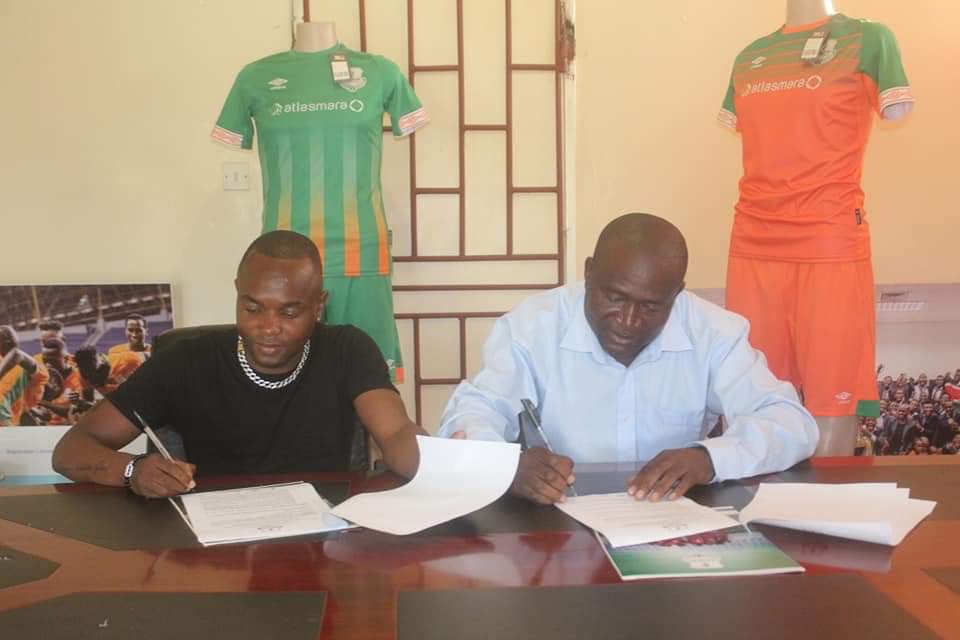 zim_football's tweet photo. 🚨🇿🇼🇿🇲Transfer News Zesco United have signed Zimbabwean international Tafadzwa Rusike from Zanaco
following the expiry of his contract with Zanaco.
@Zanacofc @ZescoUnitedFC
#football #TransferTalk #transferwindow #zimbabwe #footballdailyzim #zescounited #zanacocf #rusike https://t.co/cwRKM4mhep