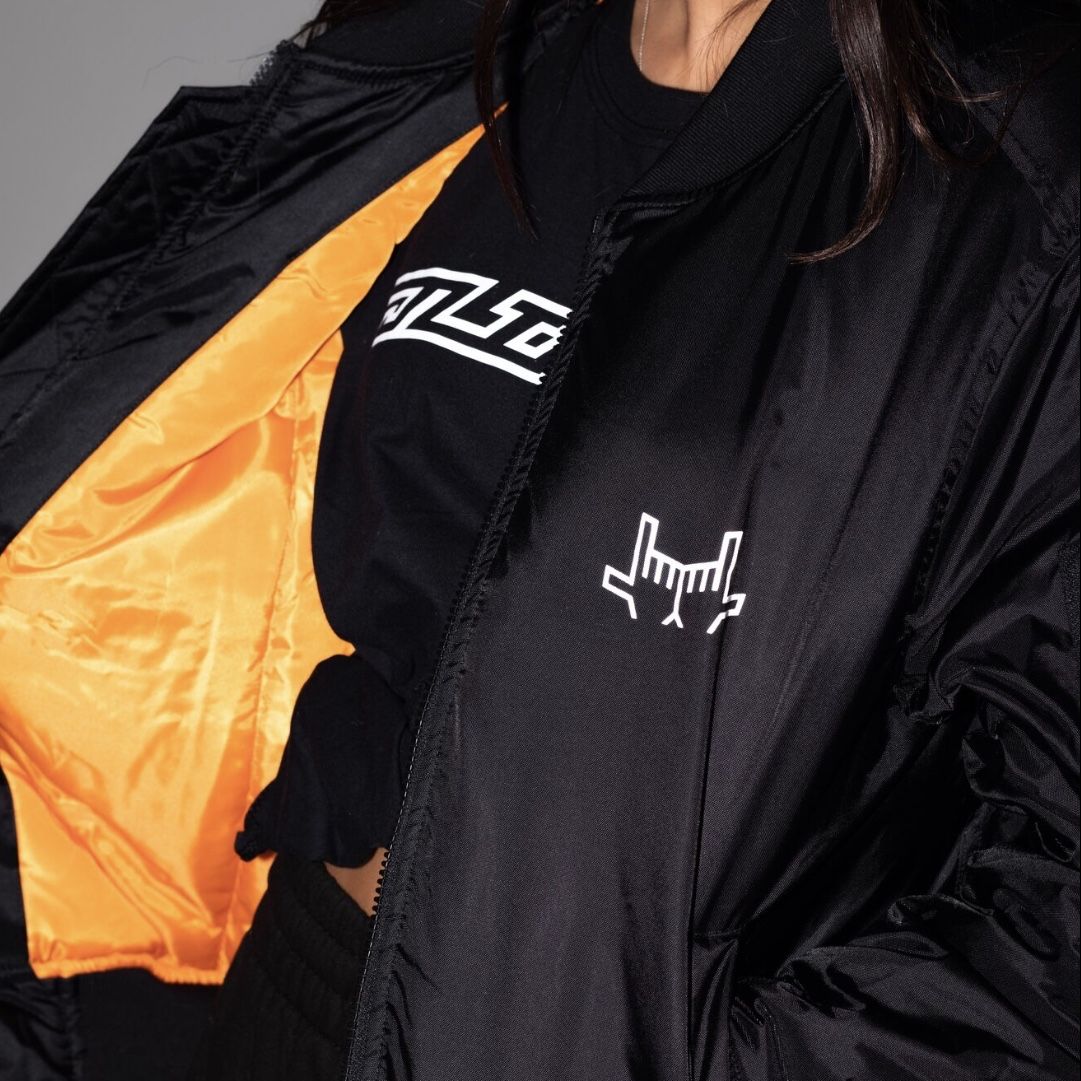 Friday attire! Bring in a flash of colour 💥 Shop today with 30% off using code “BOXING30” #Jlingz