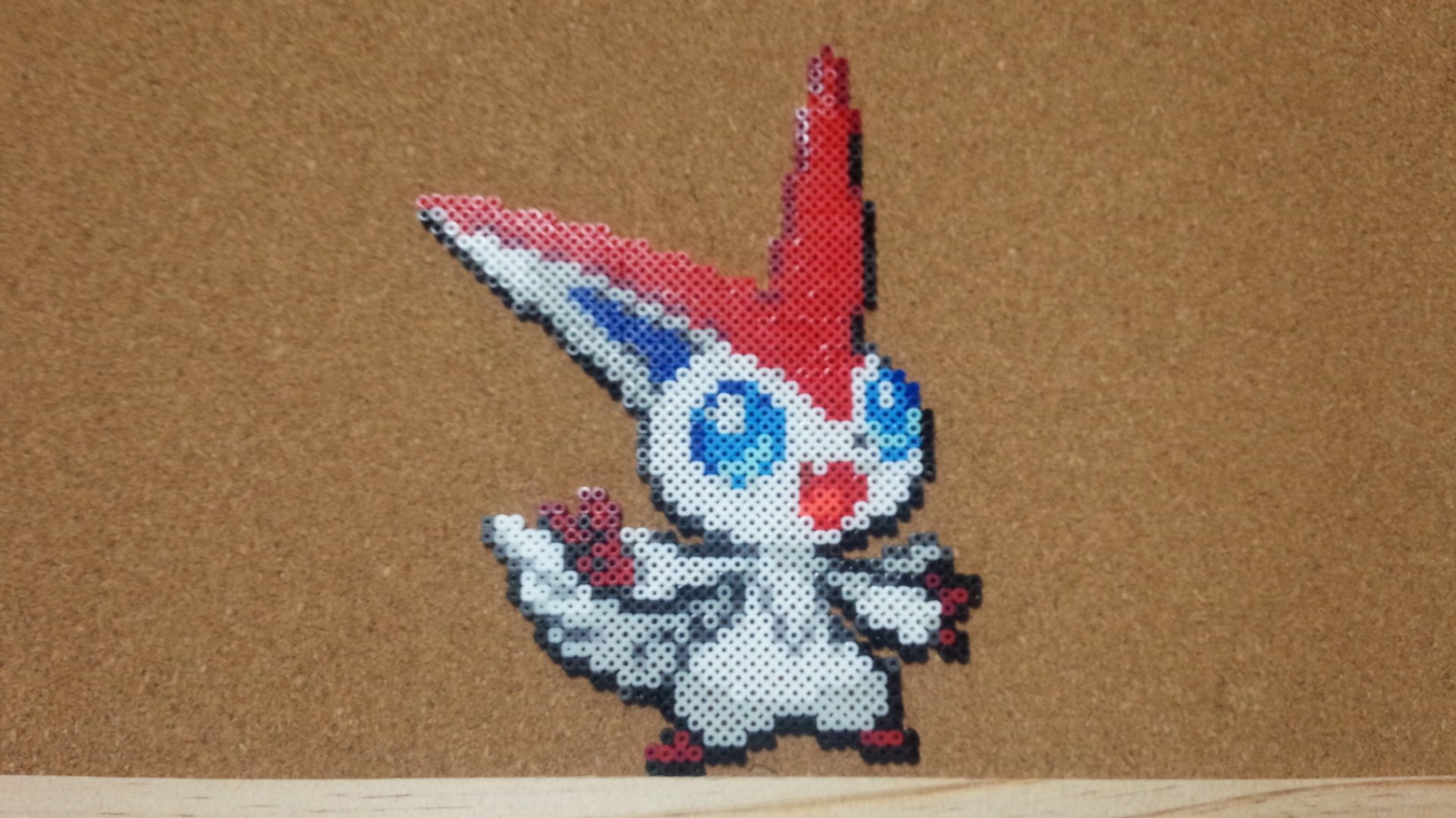 ポケモンアイロンビーズ けい 今日は色違いのビクティニを作ってみました V やっぱり色違いはいいなぁ ポケモン色違い アイロンビーズ ビクティニ T Co Td8j6g8ylo Twitter