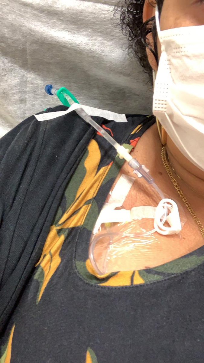 maryrodrigx's tweet photo. gente eu preciso mt da ajuda de vocês 
minha mãe está tendo linfoma de Hodgkin pela 3ª vez, e agora precisará fazer um exame de sangue e a radioterapia pra fazer o transplante de medula, porém o plano não cobre e não conseguiremos arcar com todos os custos 
da rt pra ajudar + https://t.co/RRSbM8DETW