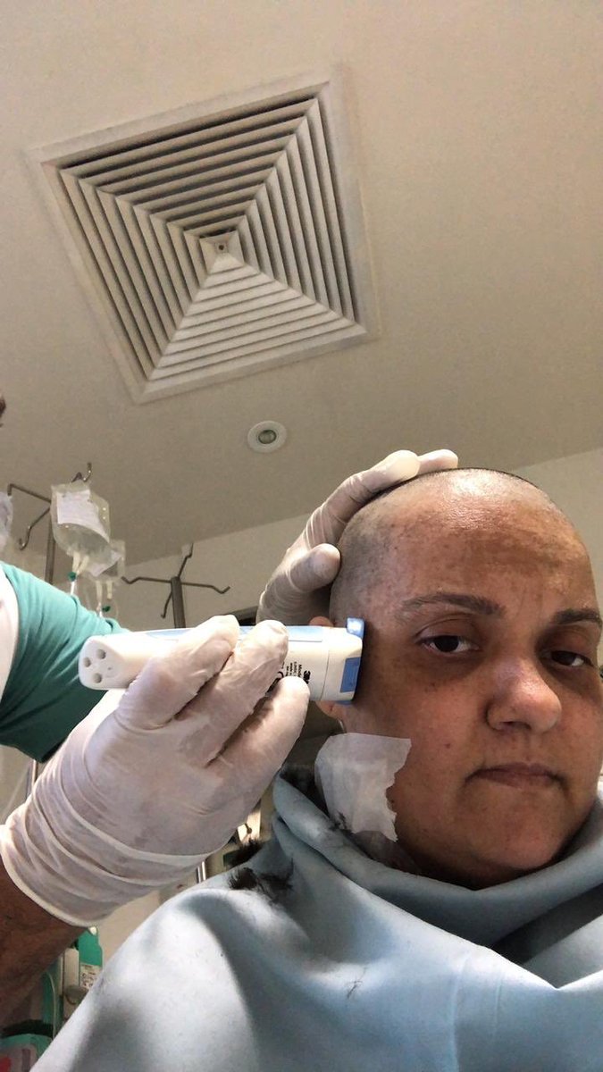 maryrodrigx's tweet photo. gente eu preciso mt da ajuda de vocês 
minha mãe está tendo linfoma de Hodgkin pela 3ª vez, e agora precisará fazer um exame de sangue e a radioterapia pra fazer o transplante de medula, porém o plano não cobre e não conseguiremos arcar com todos os custos 
da rt pra ajudar + https://t.co/RRSbM8DETW