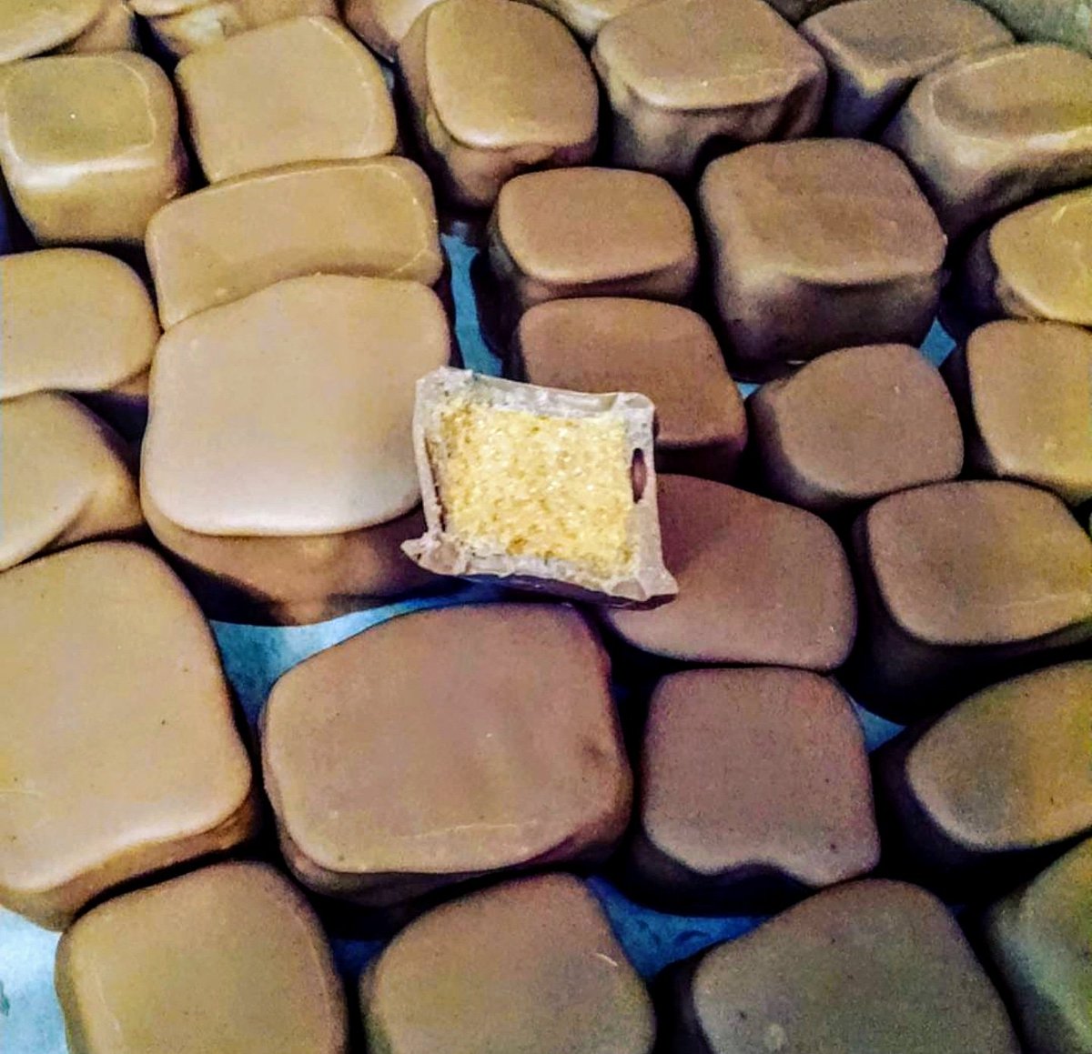 _SweetJennys's tweet image. Retweet for a shot to win a quarter pound bag of our sponge candy. Three winners will be chosen by Sunday.