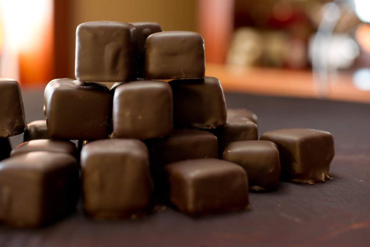 _SweetJennys's tweet image. Retweet for a shot to win a quarter pound bag of our sponge candy. Three winners will be chosen by Sunday.