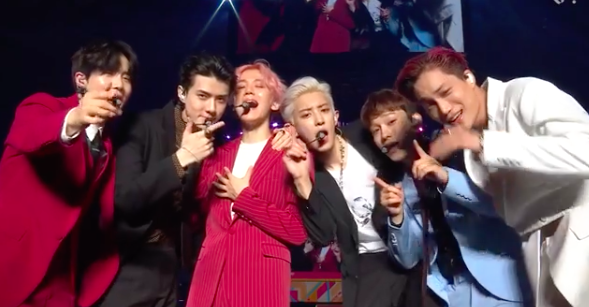 WORLDMUSICAWARD's tweet photo. #EXO ring in the New Year in concert at the #KSPODome in Seoul with #DO paying them a surprise visit on the 1st of their 3 sold out year end shows!🕺🕺🕺🕺🕺🕺🎤🇰🇷👨‍🎤🔥🌟👑@weareoneEXO 
https://t.co/hqJYbZC6Mf https://t.co/qV2ddqgoj4