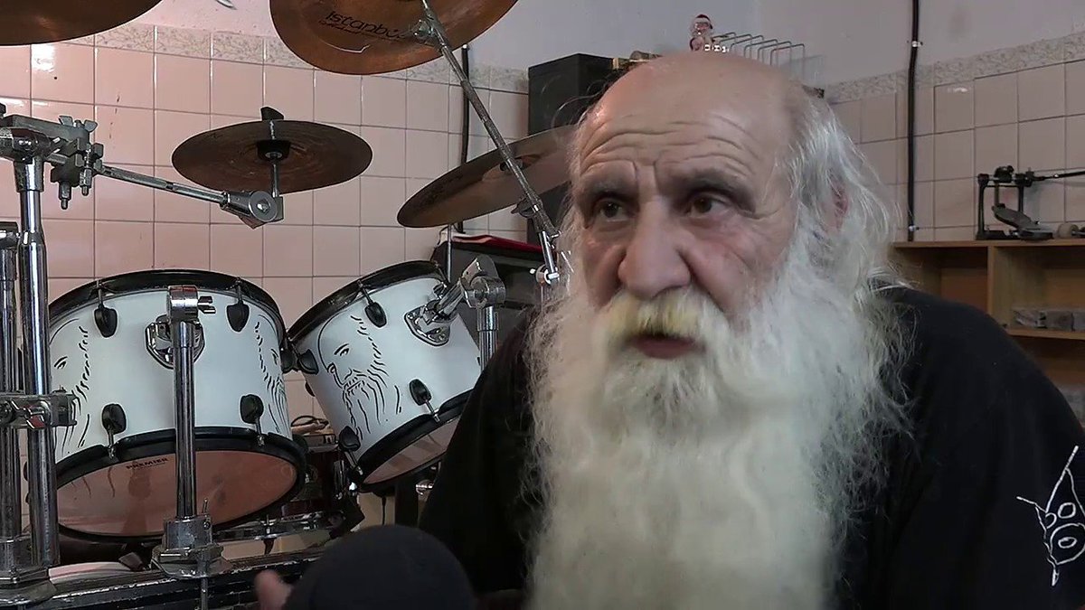 M’acaba d’arribar la pitjor noticia que podia rebre per començar aquest any. Ha mort en Martín Rodríguez, l’estimat amic i carismàtic bateria de #Sangtraït  DEP
