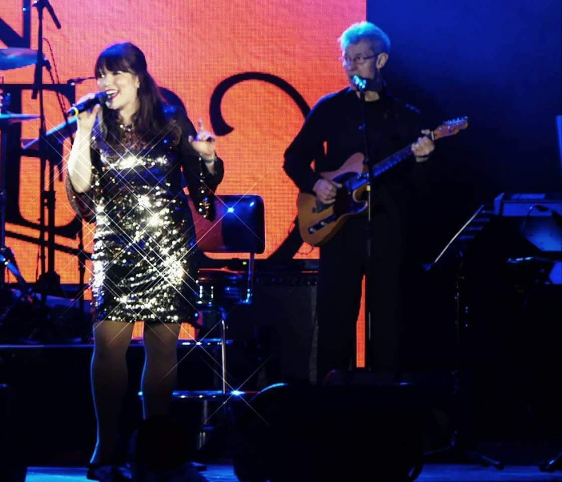 CantrillDean's tweet photo. Back on tour!  1st show of 2020 is @thehawthcrawley 12th Jan with @VOTHshow for all fans &amp; those that love #TheCarpenters #KarenCarpenters #Livemusic this is the show to see❤ https://t.co/bBft91bjj8 https://t.co/uM2lnEZofI