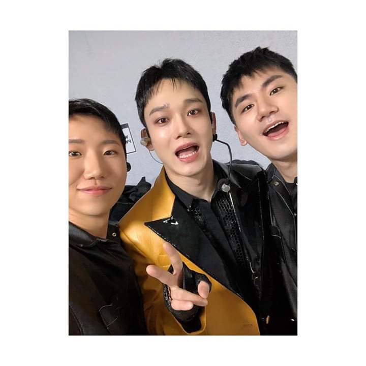 PCYHyun0527's tweet photo. 🔷️Actualización del bailarín de EXO Kim Hyungyu, en la gira EXplOration, en su Instagram con #SUHO, #BAEKHYUN y #CHEN.

🔗https://t.co/2TEQkIhSOP

#ObsessionStreamParty
#EXO #엑소 #OBSESSION @weareoneEXO @exoonearewe @layzhang @B_hundred_Hyun https://t.co/BR3CemzrlI
