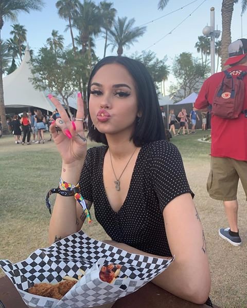 bxddiegxrl's tweet photo. Cuando Bekah me amaba (?) https://t.co/pkCzqKi4rM