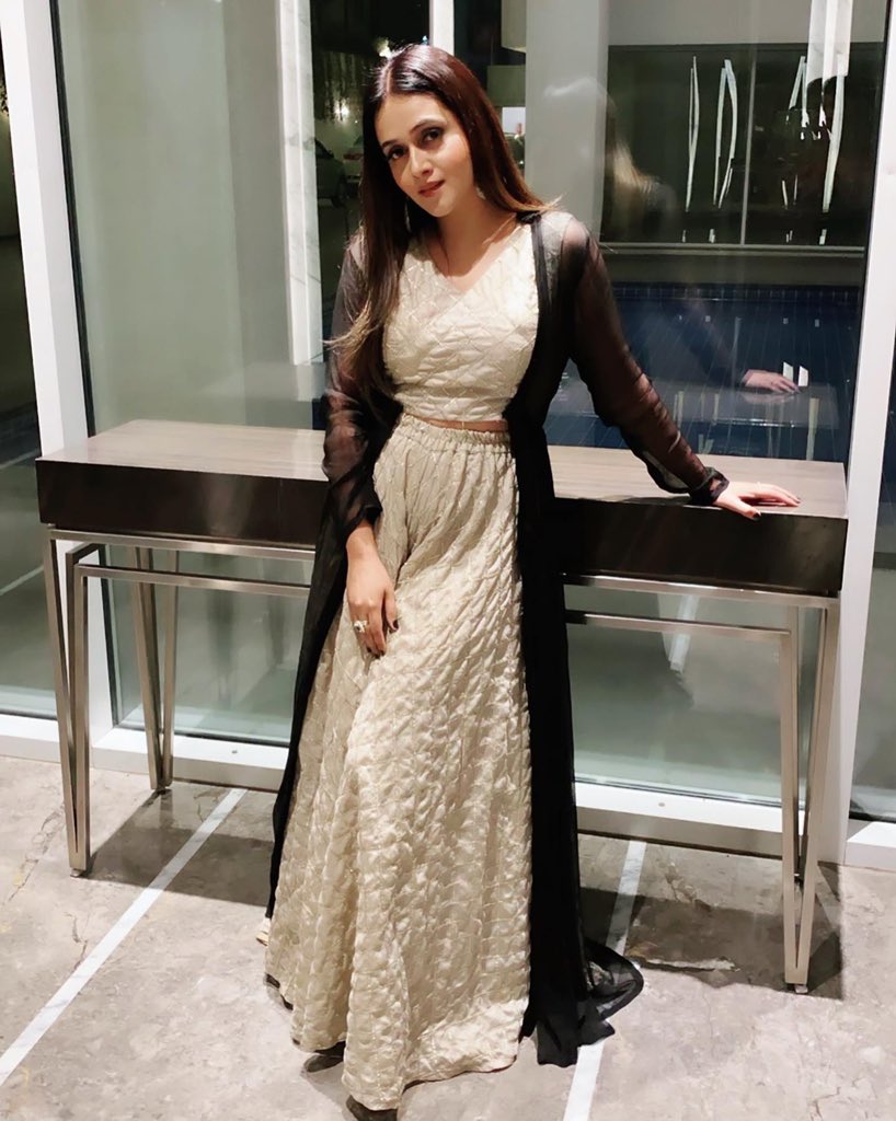 musicdeepali's tweet photo. Always excited to dress up for what I love the most... Music!! 🎶
Had a super gig at Rajkot singing to an awesome audience!💗
#deepalisathe #deepalisathelive #dslive #rajkot #happynewyear #31stdec19 #2020NewYear #playbacksinger #performer https://t.co/PAVOJwVyrI