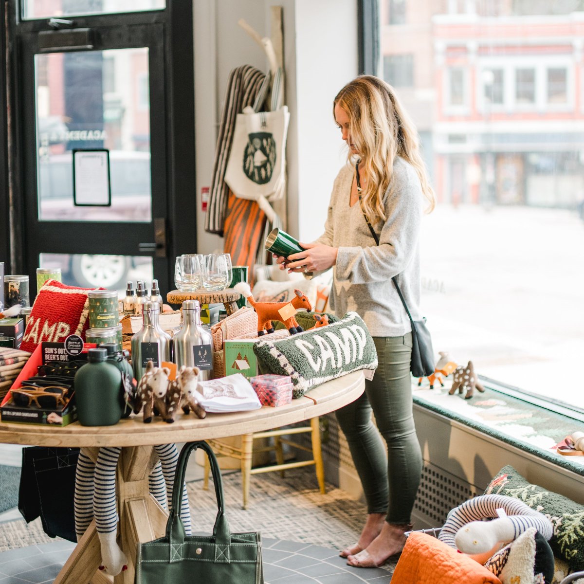HotelSaranac's tweet photo. Searching for the perfect memento to remember your time in #SaranacLake? Head over to #AcademyAndMain, our in-house #giftshop—a crossroads of top brands & curated finds you’d appreciate in a modern Manhattan shop, plus cut-above local goods from across the #Adirondacks. https://t.co/Ty2FZy71wr