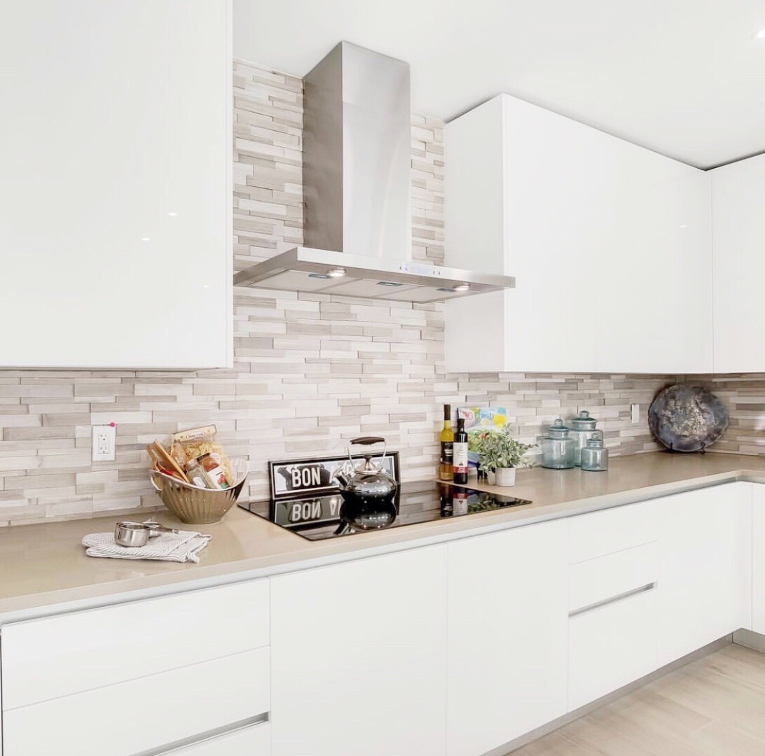 It’s the little things that make a home special 💛 The wide kitchen counters at #AquaBlu will give you all the space you need to place your must-haves while still having space to cook &amp; prepare a meal. To book a private tour, please call our sales center at (954) 530-7116.