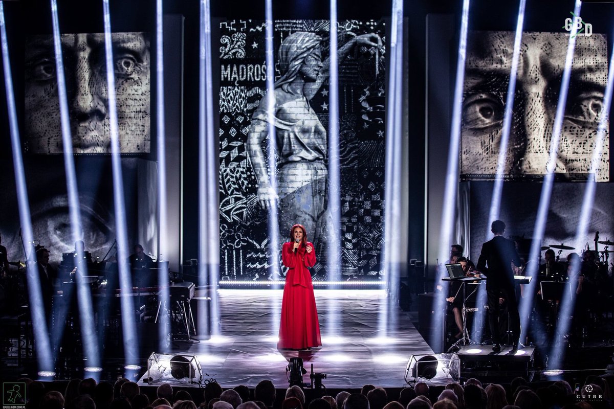 Robelighting's tweet photo. Working with TVP TOProduction &amp; #director Halina Przebinda on “TO JEST MOJ SWIAT” in Poland, #lightingdesigner Jacek Chojczak #GreenBeamDesign created a #lightingdedign using @Robelighting #MegaPointe, #Spikie &amp; #Spiider luminaires supplied by #TRANSCOLOR. 📸 Oskar Kutryb CutRB https://t.co/mxyoa2em9N
