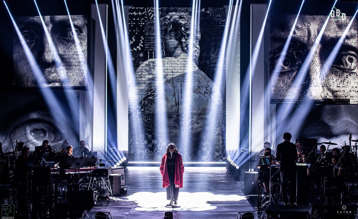 Robelighting's tweet photo. Working with TVP TOProduction &amp; #director Halina Przebinda on “TO JEST MOJ SWIAT” in Poland, #lightingdesigner Jacek Chojczak #GreenBeamDesign created a #lightingdedign using @Robelighting #MegaPointe, #Spikie &amp; #Spiider luminaires supplied by #TRANSCOLOR. 📸 Oskar Kutryb CutRB https://t.co/mxyoa2em9N