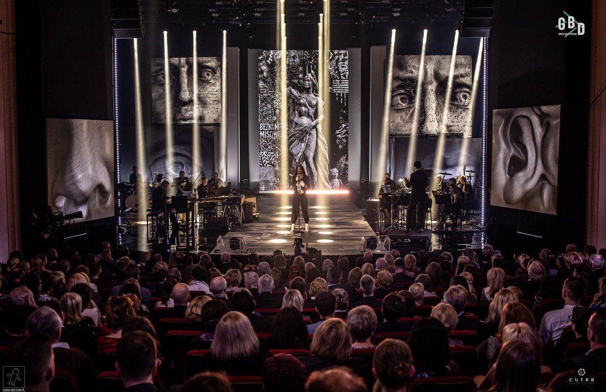 Robelighting's tweet photo. Working with TVP TOProduction &amp; #director Halina Przebinda on “TO JEST MOJ SWIAT” in Poland, #lightingdesigner Jacek Chojczak #GreenBeamDesign created a #lightingdedign using @Robelighting #MegaPointe, #Spikie &amp; #Spiider luminaires supplied by #TRANSCOLOR. 📸 Oskar Kutryb CutRB https://t.co/mxyoa2em9N