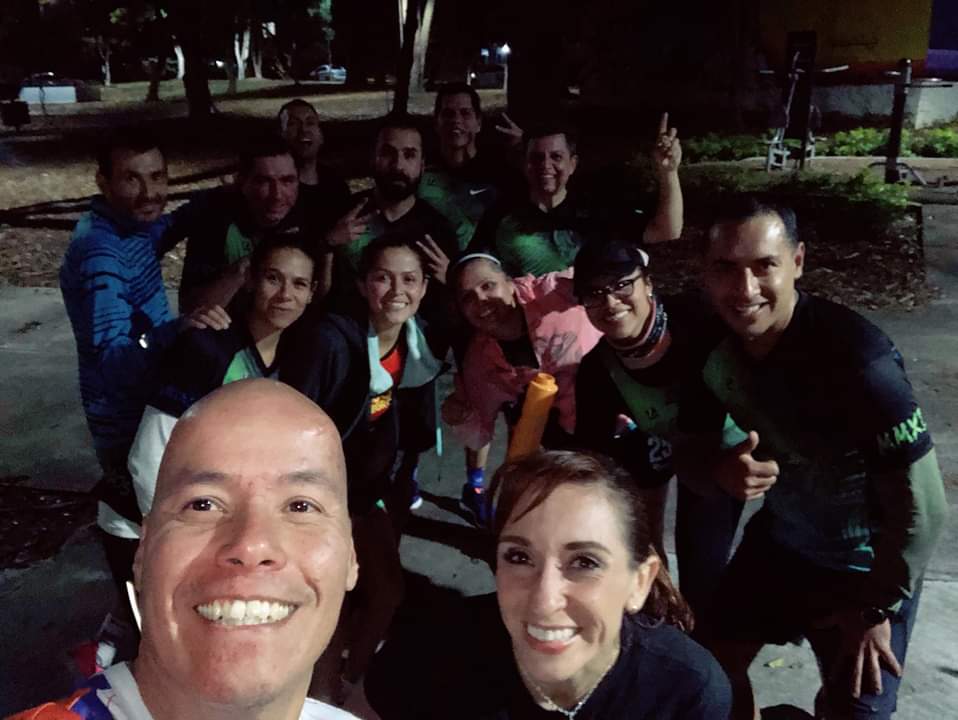 jmanuelm3x23's tweet photo. Dia dos y toco entrenar con los Ermitaños equipo de Proviland y con Liz Munguia wooow que buena ruta
Feliz 2020 para todos
#Boston2021
#DeSangreNaranja
#YTuLimiteDondeEsta
#TodosSomosHormigas
#RunNowBeerLater
#LoveRunSmile
@ComuniRunners
@Training_10K https://t.co/gBYsb3ILoE