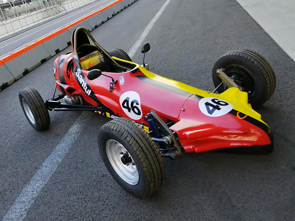 Santul_Mx's tweet photo. El coche de carreras de Santul, corriendo en la fórmula VEE 24 HRS, estrenando nuevo diseño para la temporada 2020 y contentos de haber subido al pódium. 🏁 Calientes Racing Team
#Santul #Sanelec #FamiliaSantul #autos #racing #car #carreras #raice #runner https://t.co/K4wjZ9sNai