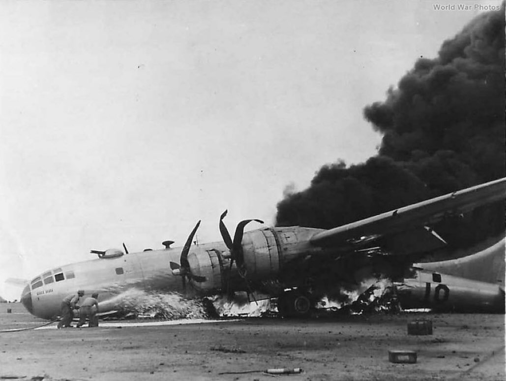 BarbaraPAuthor's tweet photo. Besides it's great size, superior #technology and #beauty, the #B29 served primarily in bombing operations against #Japan in #WWII. Often at great cost.
Here a 504th #BombGroup, 20th Air Force, #Superfortress makes an emergency landing in #IwoJima. #WW2 #USAF #History https://t.co/2fp3xXPZWx
