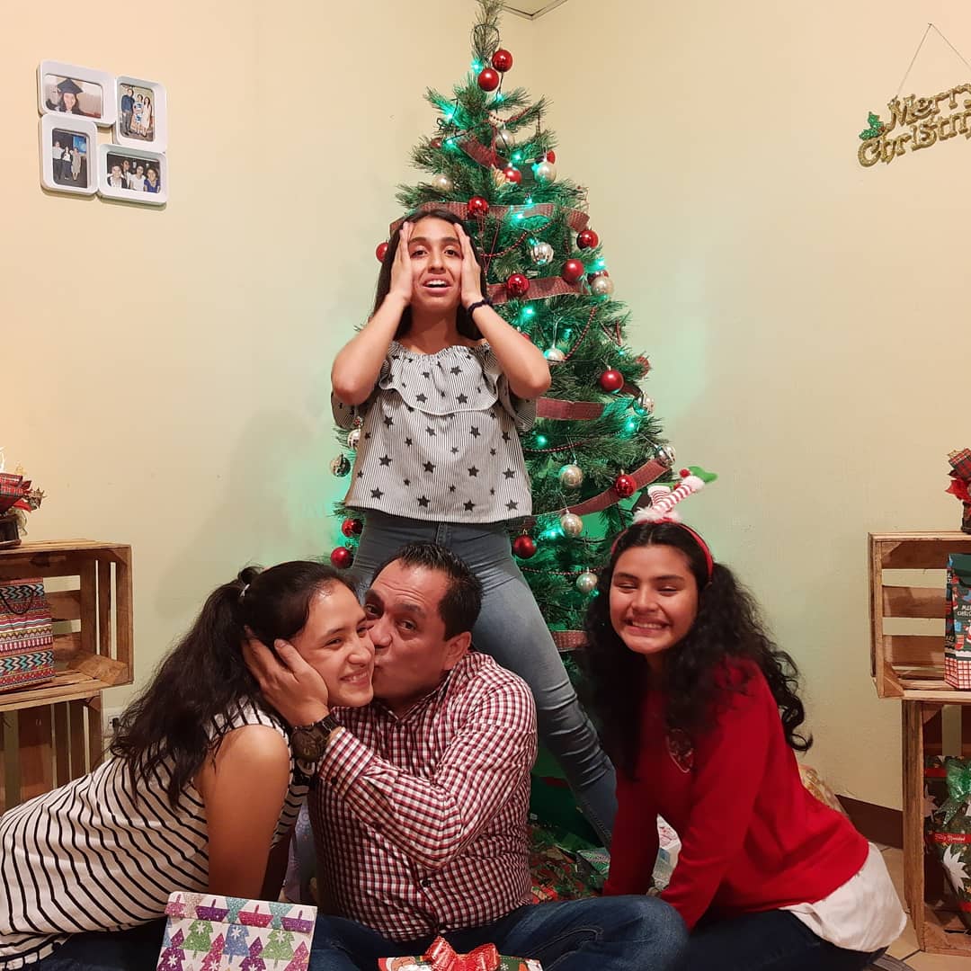 SelvinJua's tweet photo. Cómo no amarlas mis #MagicasPrincesas me declaro un papá enamorado de mis hijas!!! https://t.co/PutPEn95nl
