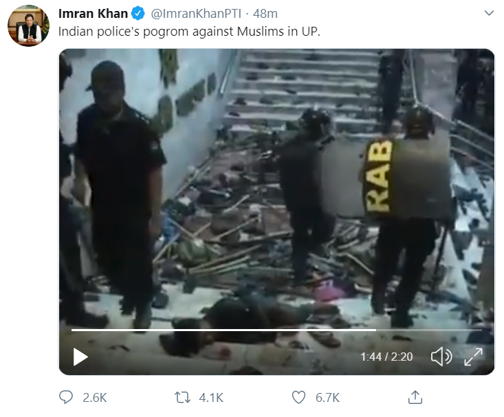 DebashishHiTs's tweet photo. Prime Minister of Pakistan Imran Khan, best friend of @sherryontopp and his dynasty masters in #CongPakHug tweets an old video of violence from Bangladesh and says, 'Indian police's pogrom against Muslims in UP.' #CongressSponsoredViolence #ImranKhan https://t.co/Ok9sSws6U6