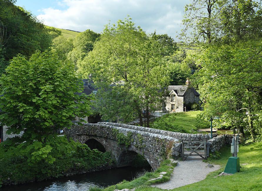 VisitPeaks's tweet image. Its stunning in #dovedale #peakdistrict whatever the weather.  The views from our #cottage are to die for (looking over the valley of the river Dove) with gardens and space aplenty.  #holidayhome #holiday #selfcatering #holidaycottage #valleyview bit.ly/2Z3FWza