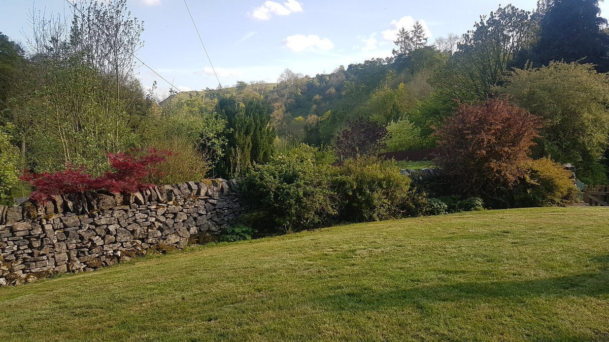 VisitPeaks's tweet image. Its stunning in #dovedale #peakdistrict whatever the weather.  The views from our #cottage are to die for (looking over the valley of the river Dove) with gardens and space aplenty.  #holidayhome #holiday #selfcatering #holidaycottage #valleyview bit.ly/2Z3FWza