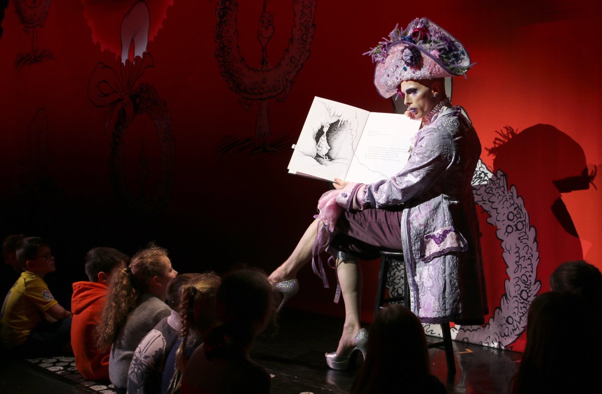 The fabulous @CheddarGawjus opening up <a href="/GrinchMusicalUK/">The Grinch</a> this afternoon! We hope you enjoyed the show 😍🎄