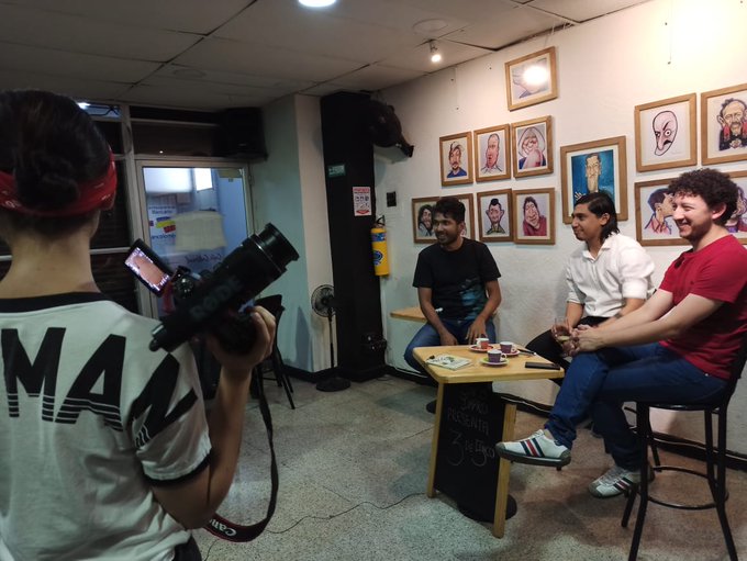 @cincoimpro grabando el segundo d&iacute;a del 2020. Esto cuenta c&oacute;mo trabaj&oacute;? #medellin #standupmedellin #standupcolombia<a class="tags" target="_blank" title="On Twitter" href="/?out=eyJ0eXAiOiJKV1QiLCJhbGciOiJIUzUxMiJ9.eyJpYXQiOjE3MjY0NjUzOTMsImlzcyI6InR3cG9ybnN0YXJzLmNvbSIsIm5iZiI6MTcyNjQ2NTM5MywiZXhwIjoxNzU4MDAxMzkzLCJyZWRpcmVjdF91cmwiOiJodHRwczovL3R3aXR0ZXIuY29tL2NpbmNvaW1wcm8ifQ.wZy5h9b_V4BwZnZNIuZtkF2A5x75m6zQUVl1O8ZhzUoHfKb75tUF3jE2V-1mpLz9YDopiJ6aq7X3hug2ZBXsoQ">@cincoimpro</a><a href="/tag/medellin"class="tags"><span>#medellin</span></a><a href="/tag/standupmedellin"class="tags"><span>#standupmedellin</span></a><a href="/tag/standupcolombia"class="tags"><span>#standupcolombia</span></a>