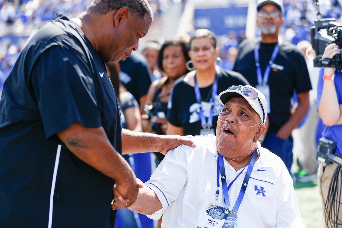 UKAthletics's tweet image. Pioneer. Legend. Wildcat.

We are saddened to share news of the passing of Houston Hogg, one of four @UKFootball trailblazers who broke the color barrier in SEC football. #WeAreUK 

ukathletics.com/news/2020/1/3/…