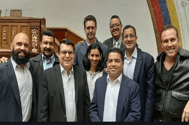 CboEsNoticia's tweet photo. #03Ene Dos diputados de Carabobo traicionarían a Guaidó el 5 de enero ¿quiénes son? #Noticias #CaraboboEsNoticia https://t.co/RjlJgMXd5q https://t.co/G9Kq3Thwoc