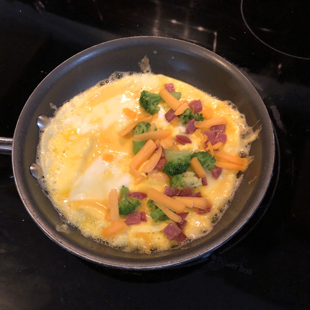 Tanie121's tweet photo. @alroker thanks for the morning breakfast inspiration ☺️ #breakfasomelette #justlikeAl #todayshow #yummm #fuelyourbody https://t.co/GqlBKSByrW